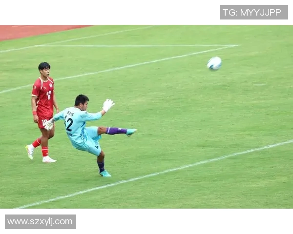 足球明星在赛场外的尴尬瞬间揭示了他们不为人知的一面 足球明星在赛场外的尴尬瞬间揭示了他们不为人知的一面